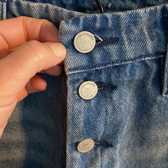 BLANKNYC The Warren Distressed Denim Shorts | Size 31 - Picture 7 of 15